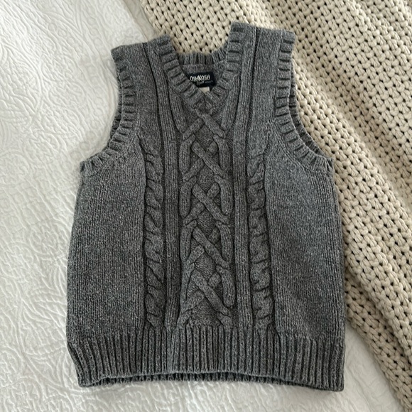 Oshkosh boys gray sweater vest size 8 - Picture 1 of 4